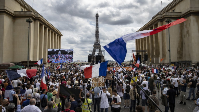 Последен ден на протести във Франция срещу пенсионната реформа на Макрон