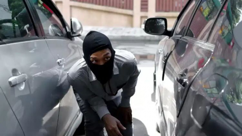 Нов начин за кражба на кола без ключ през фаровете, още няма защита