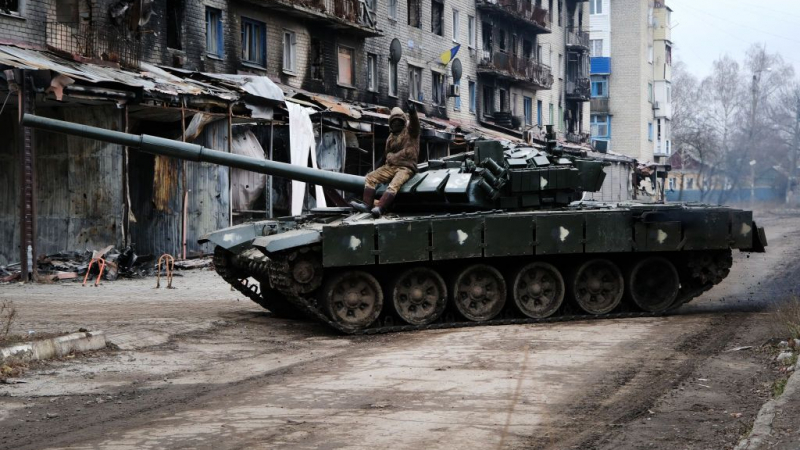 Русия извади новия си танк "Т-14 Армата" в Украйна 