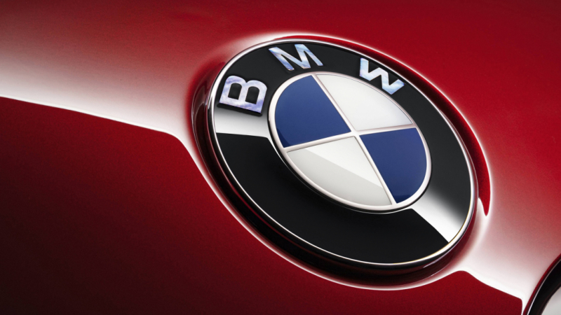 Символ на BMW навършва 90 години, ето как се е променял във времето СНИМКИ 