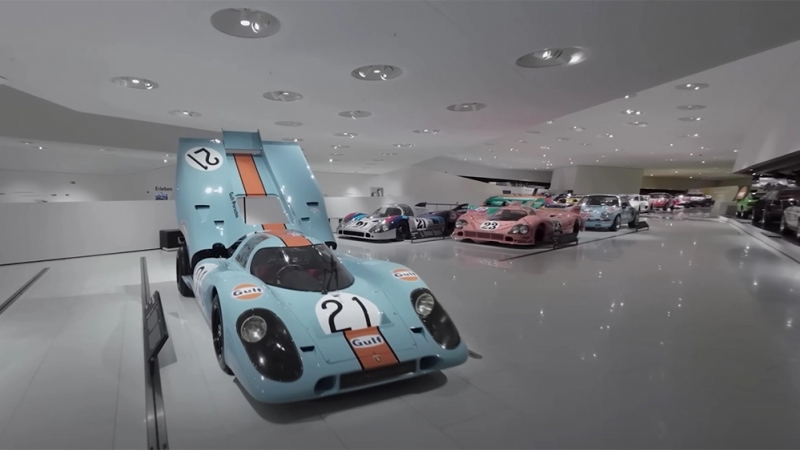 Дрон се разходи из музея на Porsche, ето какво видя ВИДЕО 