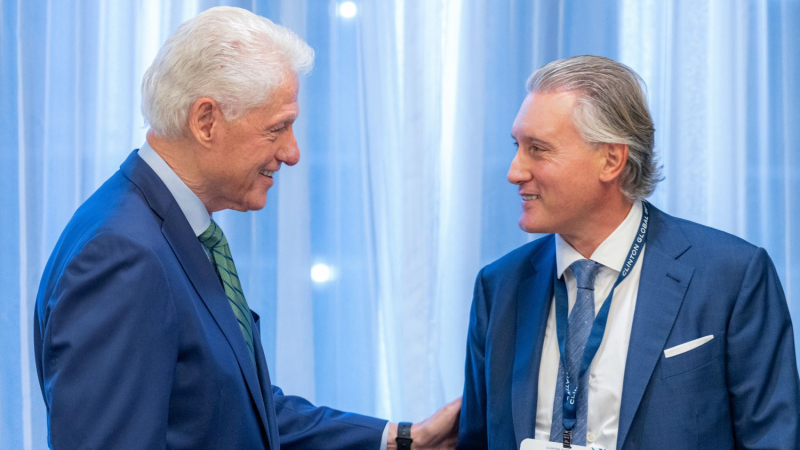 Ексклузивно в БЛИЦ! Бил Клинтън пристига в България по покана на Кирил Домусчиев