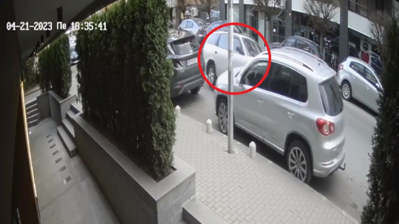 Мъртвопиян шофьор направи немислимото в София! Зрелищно ВИДЕО