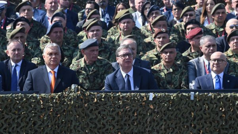 Вучич се похвали пред Орбан с "най-силната армия в историята" на Сърбия ВИДЕО