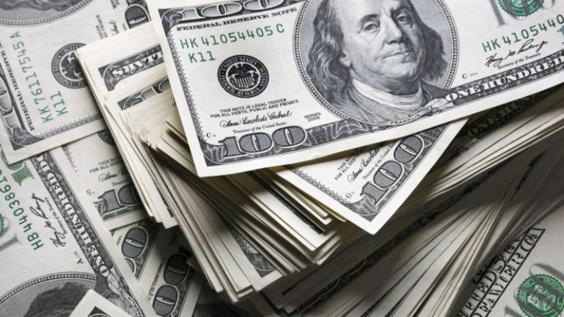Милиардер със стряскаща прогноза за долара: Каза кога приключва господството му