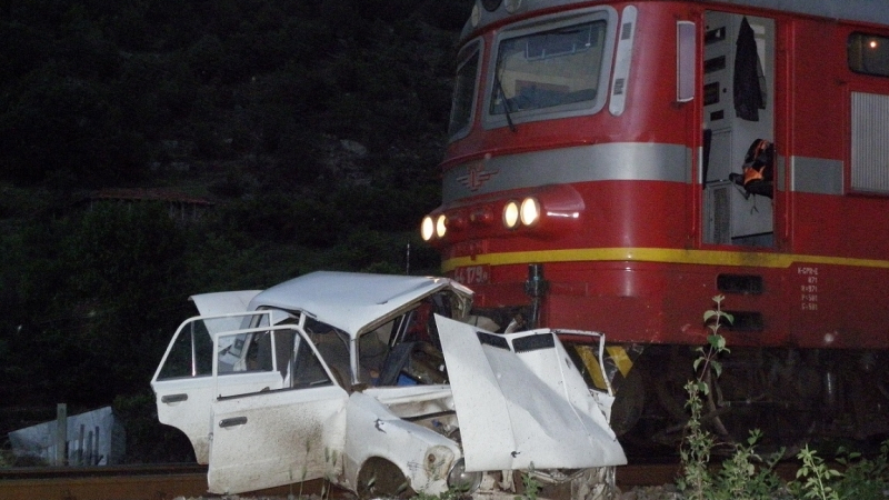 Смъртоносен инцидент в Германия с влак и автомобил