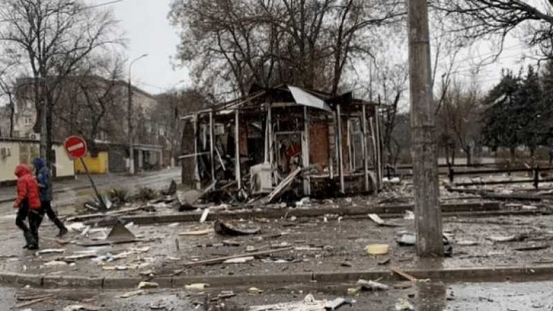 ВИДЕО от войната: Екип на CNN по чудо не загина при ракетен удар срещу Орехов