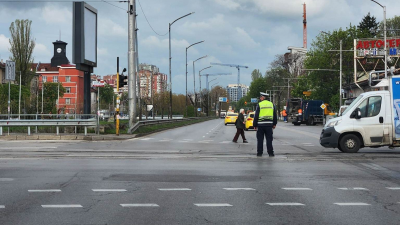 Първо в БЛИЦ! Жестоко меле на пъпа на София, задръстването е кошмарно СНИМКИ