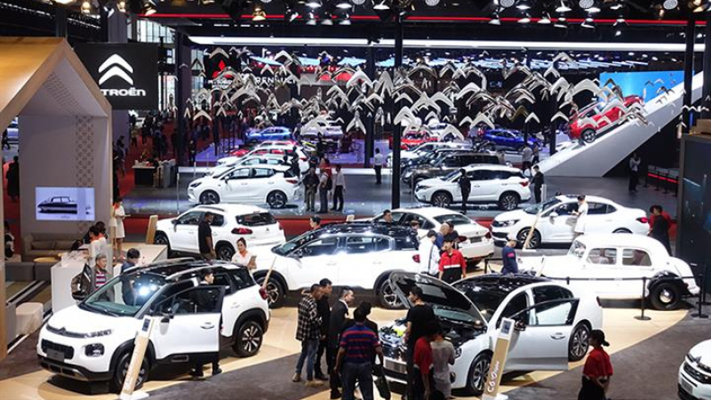 Показаха бъдещето на разкоша при автомобилите на изложението в Шанхай СНИМКИ 