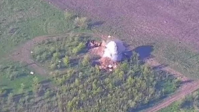 ВИДЕО от войната: Дрон-камикадзе "Ланцет" унищожи украинска РЛС "Зоопарк-3"
