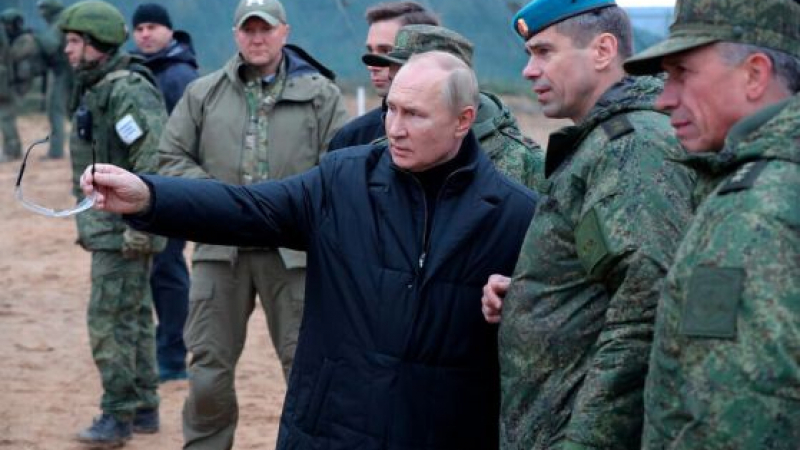 Путин посети руския фронт и уволни цяла кохорта генерали 