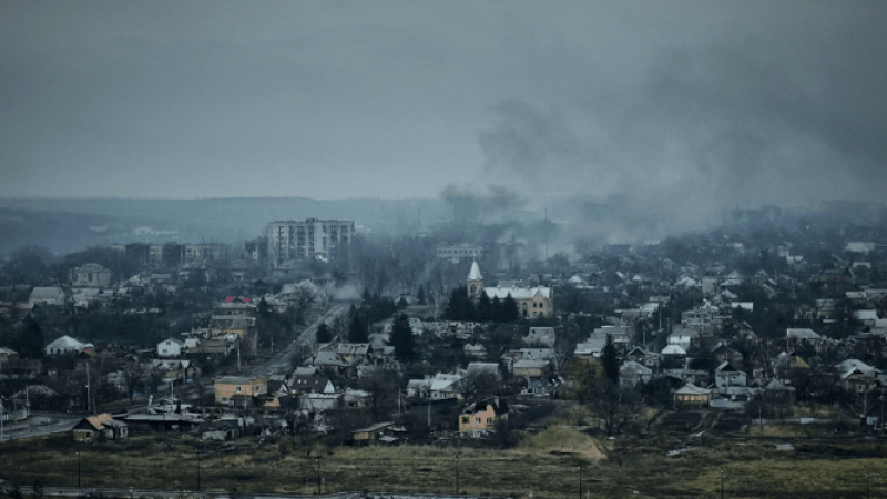 ВСУ показаха страшните последствията от руските въздушни удари в Бахмут ВИДЕО