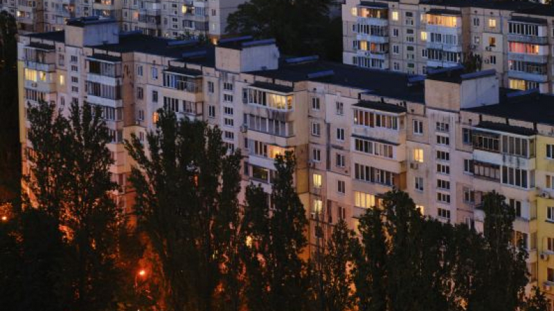 Странна нощ в Киев: Чуха се взривове, кметът Кличко алармира за „експлозии и пожари", а ето какво е станало в небето