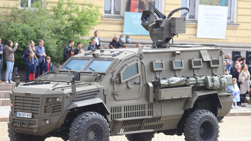 Нидал Алгафари потресен  от печалната гледка на гергьовския военен парад, защото...