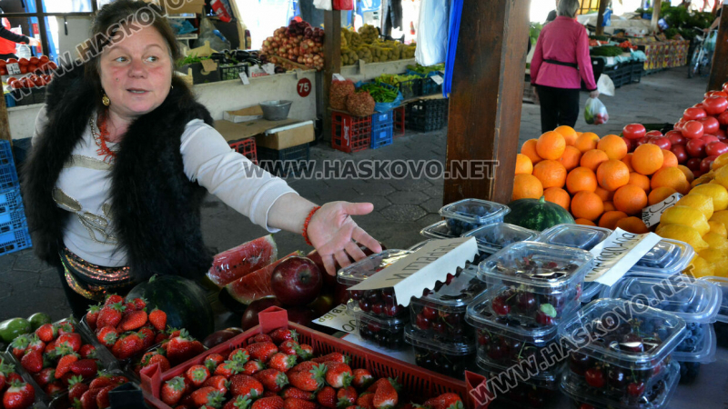 Хасковлии гледат първите български череши на пазара и плачат СНИМКИ 