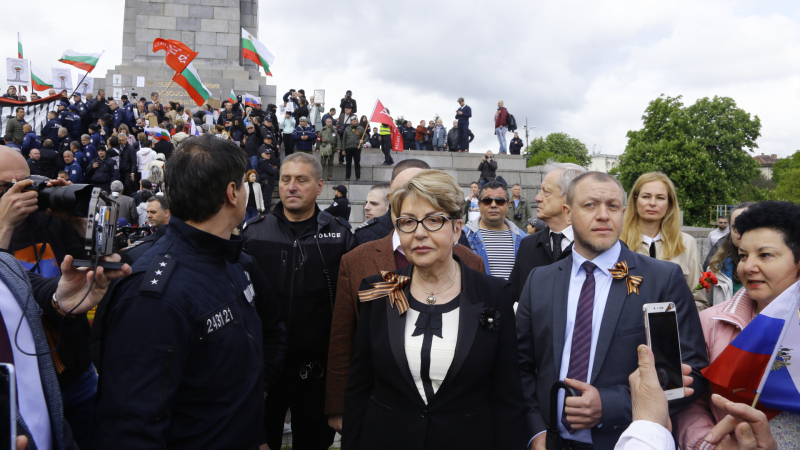 Митрофанова: Български политици изпълняват поръчка на Запада, искат да изтрият Русия от историята