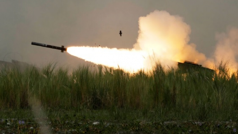 Приятелски огън: Ракети HIMARS удариха пункт с пленени украински бойци