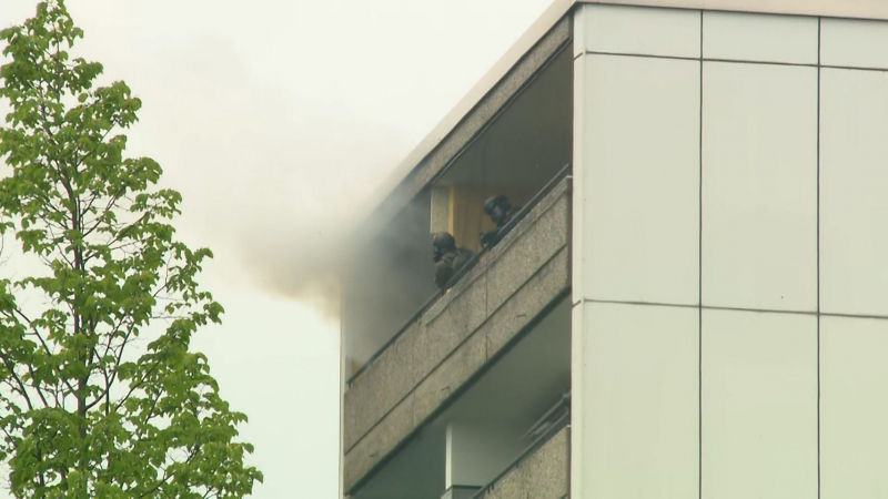 Германец взриви полицаи и пожарникари в небостъргач - има труп и много ранени ВИДЕО
