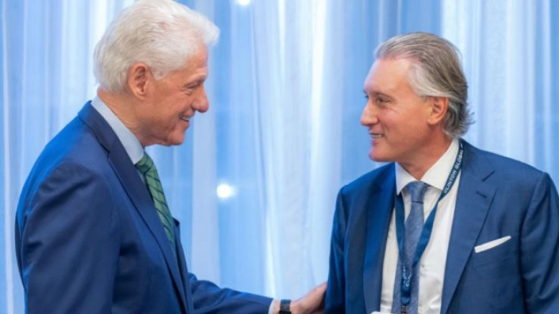 Домусчиев посрещна Бил Клинтън в София: Лидерството му е помогнало на милиони хора да построят по-добро бъдеще