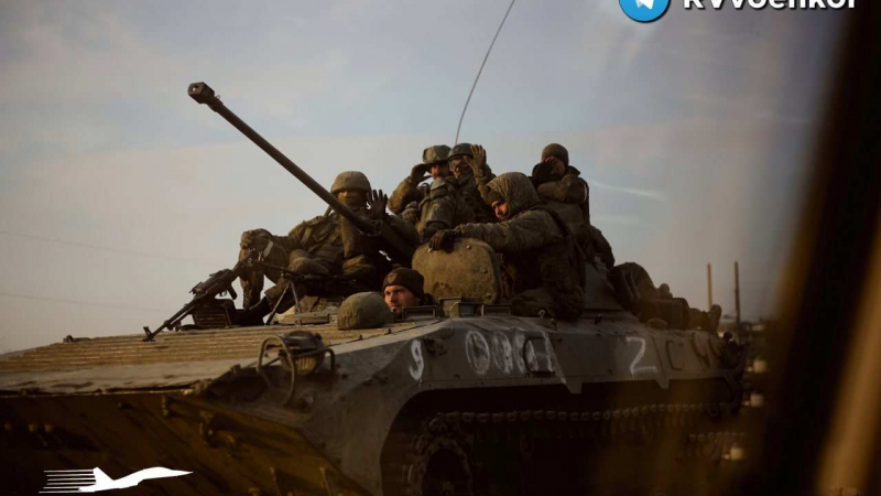 ВИДЕО от войната: Кадри от приближаването на подкрепления на руската армия и отстъплението им под вражески огън край Берховка