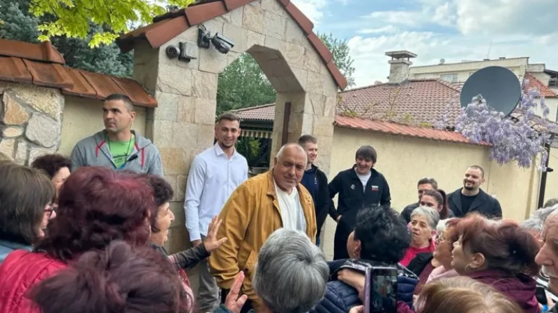 Пенсионерки от Северозапада окупираха дома на Борисов 