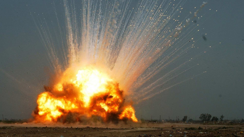 ВИДЕО от войната: Епични кадри от гигантска експлозия след удара на Шахид в Хмелницки 