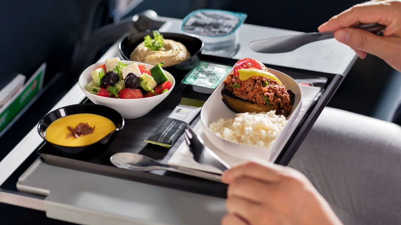 Стана ясно защо храната в самолета има вкус на картон
