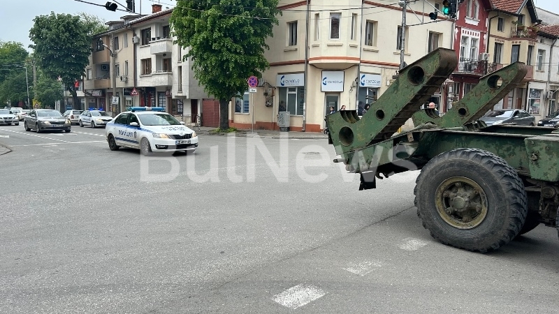 Тежка военна техника мина през Враца, какво се случва СНИМКИ 