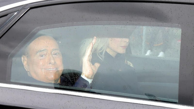 Извънредна новина за болния от левкемия Берлускони СНИМКА
