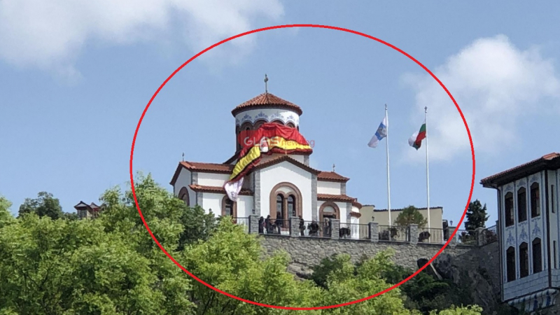 От небето се чу трясък и се сгромоляса върху църквата: Опасна ситуация в Пловдив СНИМКИ