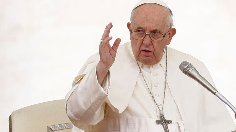 Папата възложи на италиански кардинал мисия за мир в Украйна, но Зеленски...