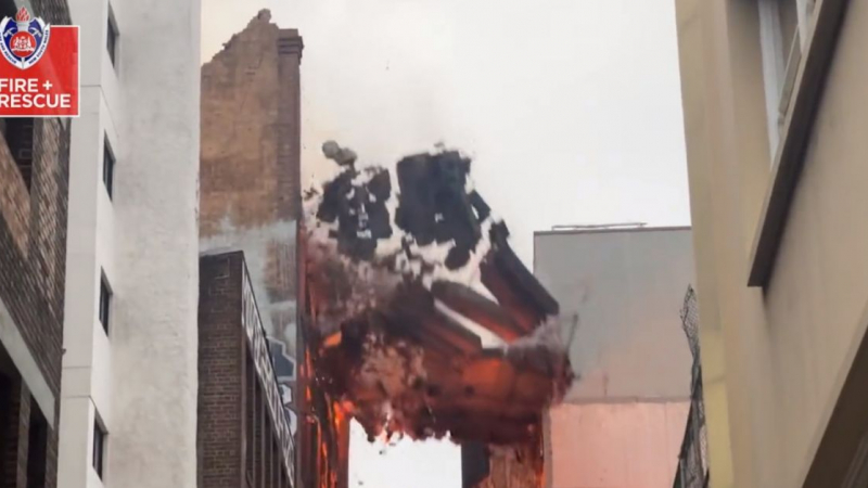 Огнен ад: Пламъци изпепелиха и сринаха сграда в Сидни ВИДЕО
