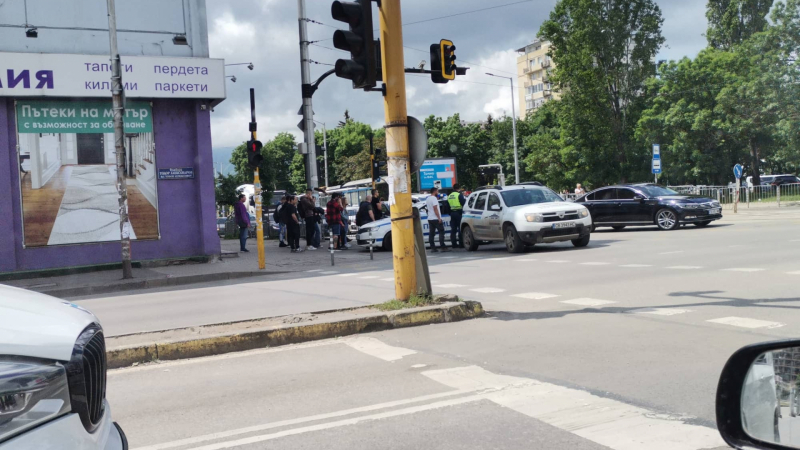 Кола помете 15-г. момиче на столичен булевард СНИМКА