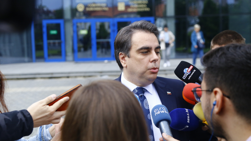 Христо Стоянов: А Асен Василев защо не си подаде оставката?