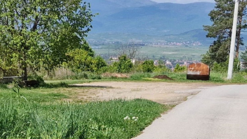 На тази поляна е открит окървавеният труп на убития в Кюстендил мъж СНИМКИ 