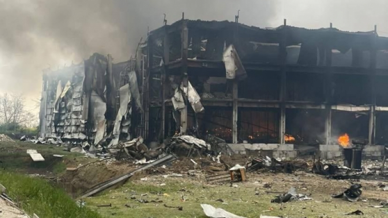 Украински военни издадоха неволно конвой с военна техника и оръжия, последваха удари ВИДЕО