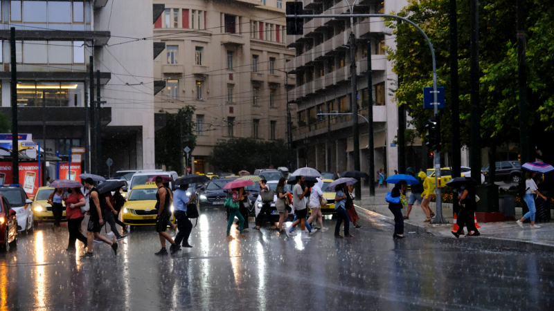 Съботен ужас: Връхлитат ни градушки, гръмотевици и пороен дъжд КАРТА