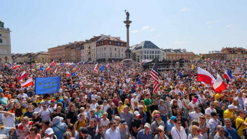 Това е протест! Половин милион поляци на площада срещу властта във Варшава