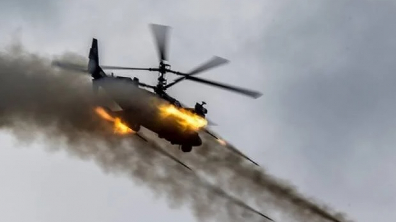 ВИДЕО от войната: Показаха унищожаването на военна техника на ВСУ от руски хеликоптери