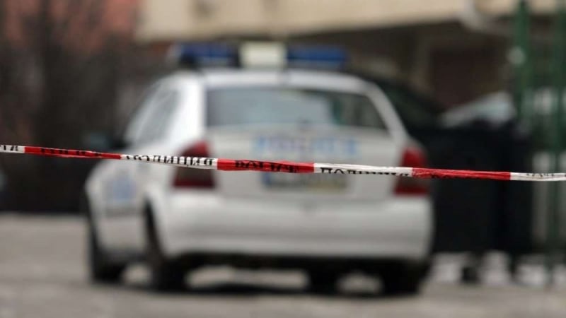 Ужас в Дупница: Мъж стреля и плаши момиче с убийство