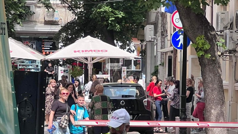 Беше като бомба: Паника в Пловдив след труса, всички са на улицата СНИМКИ