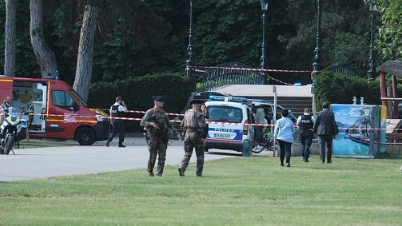 Мъж с тюрбан нападна деца с нож във Франция, има тежко ранени 