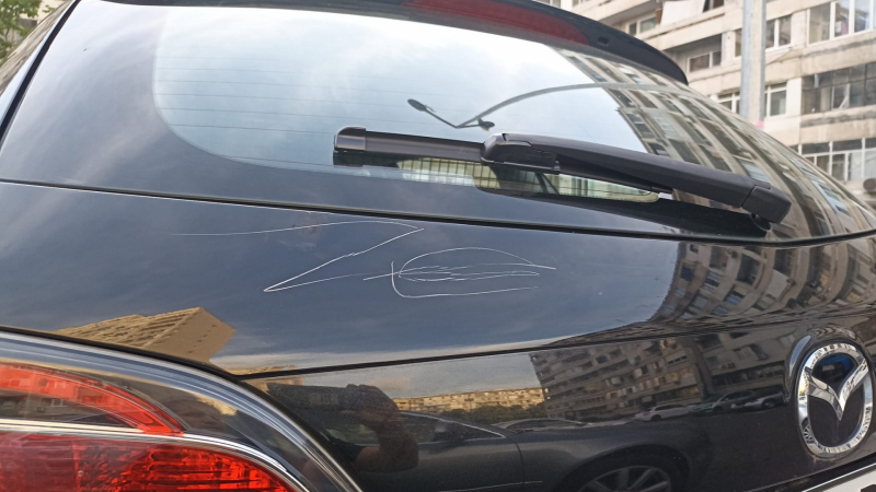 Грозна постъпка: Бургазлия паркира колата си пред блок и жестоко съжали СНИМКИ
