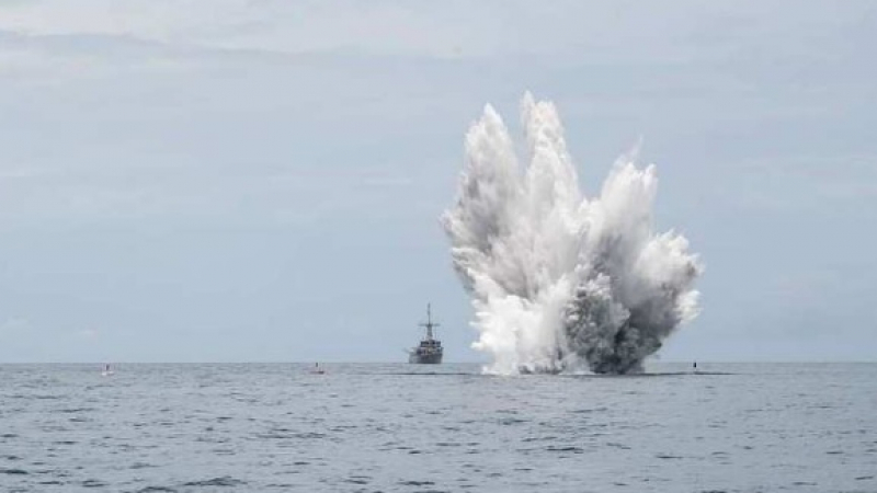 ВИДЕО от войната: Показаха атаката на надводни дронове срещу руския кораб "Приазовие" 