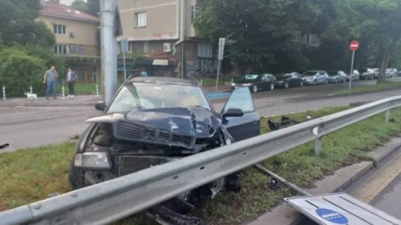В ранни зори: Зрелищна катастрофа на "Цариградско шосе" в София СНИМКИ