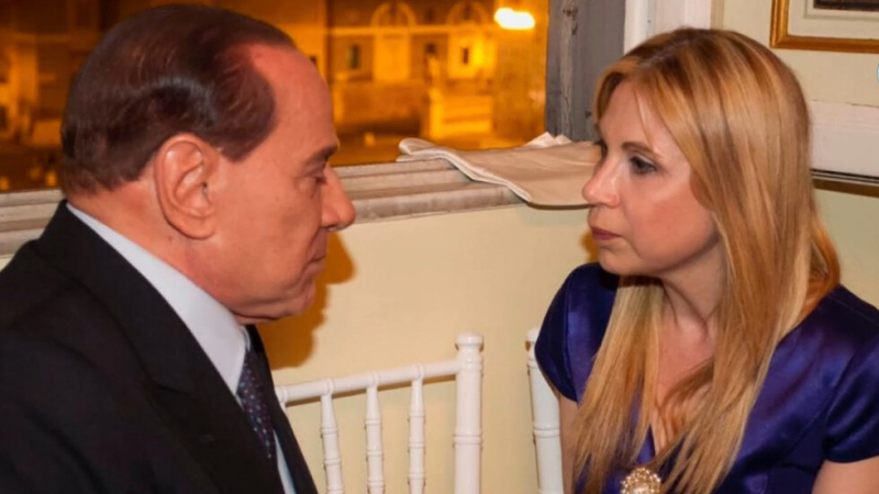 Гадателката на Берлускони с първи думи след смъртта му