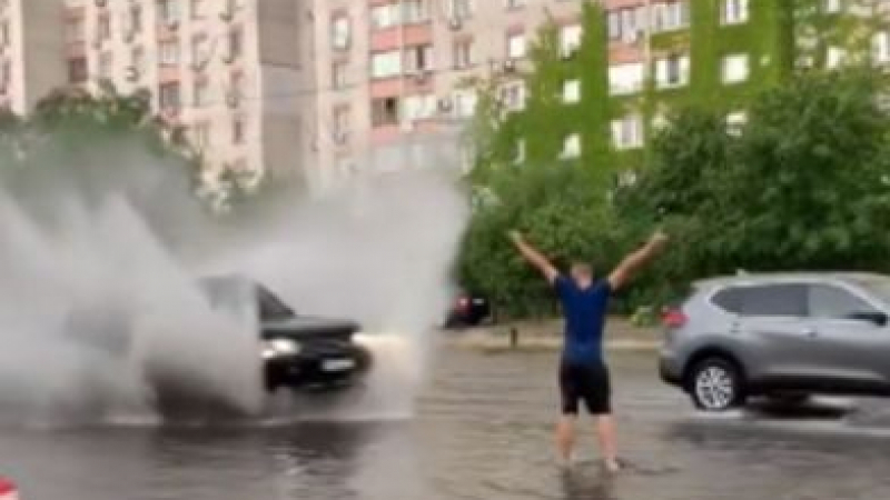 Мрежата се чуди и мае: На какви медикаменти е този ВИДЕО 