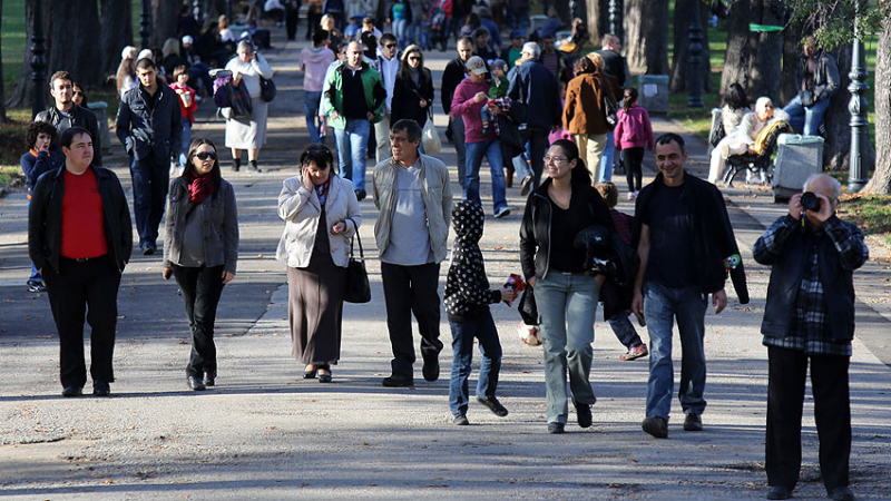 Тревожна тенденция: Ето къде и с колко е намаляло населението на България