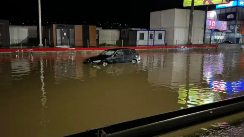 Извънредно в БЛИЦ: Адът се стовари върху София, столицата е под вода!