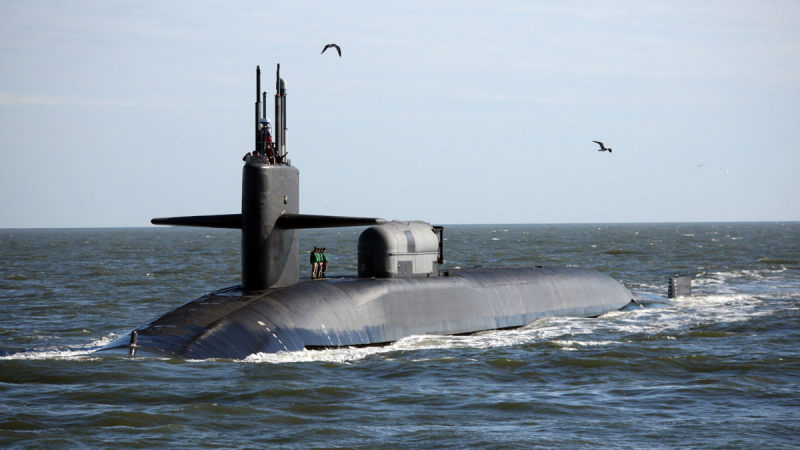 Американска атомна подводница за първи път от октомври 2017 г. пристигна в... СНИМКА